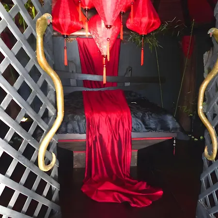 펜션 Le Nid Du Dragon Rouge Courniou